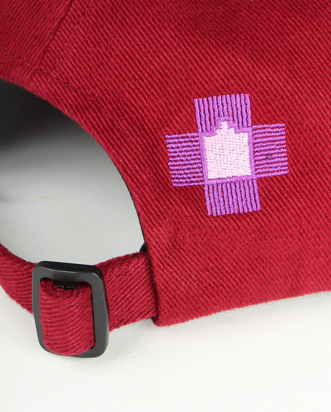 Evoked To Foreclose Cap burgundy