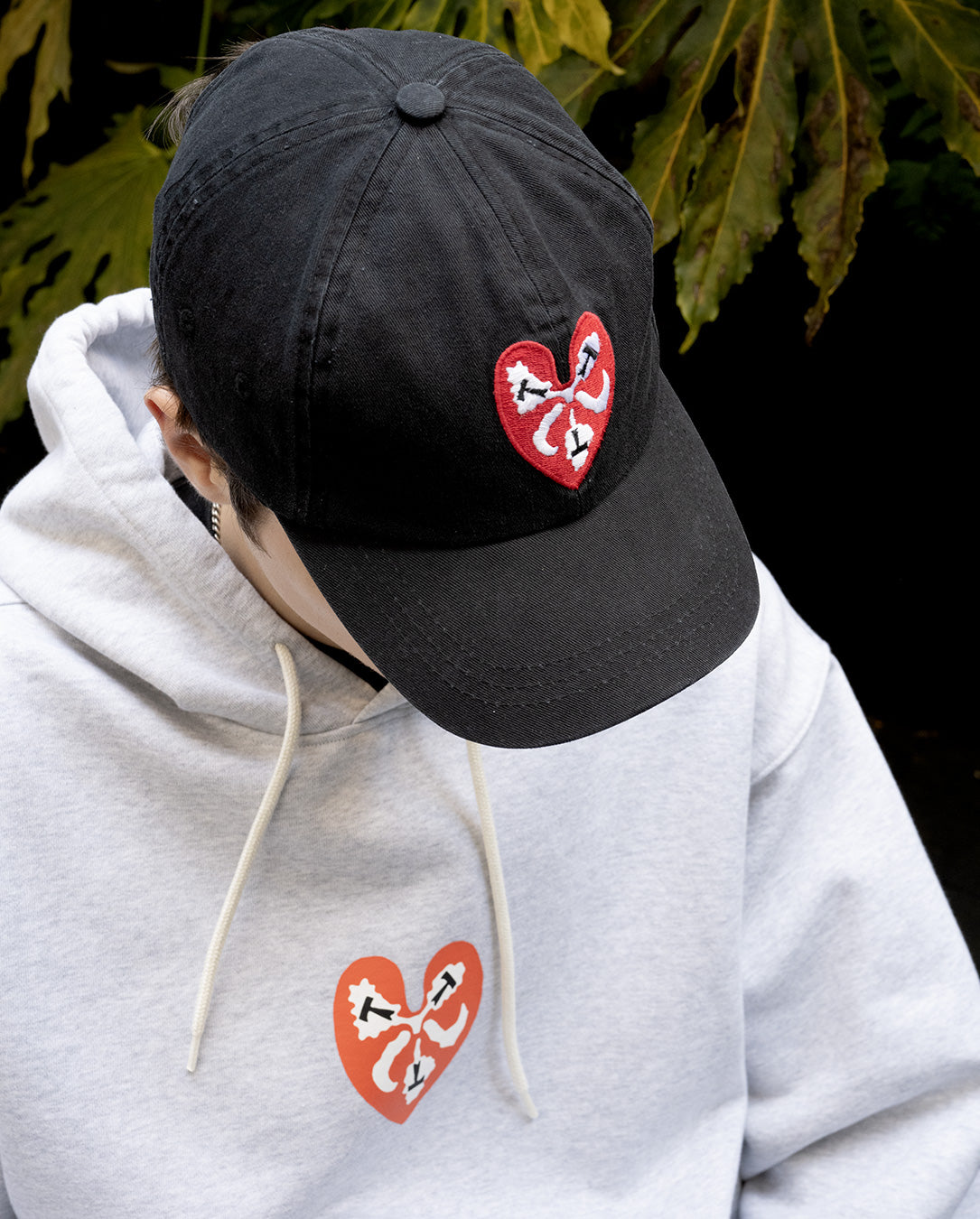 TTT Heart 6-Panel black