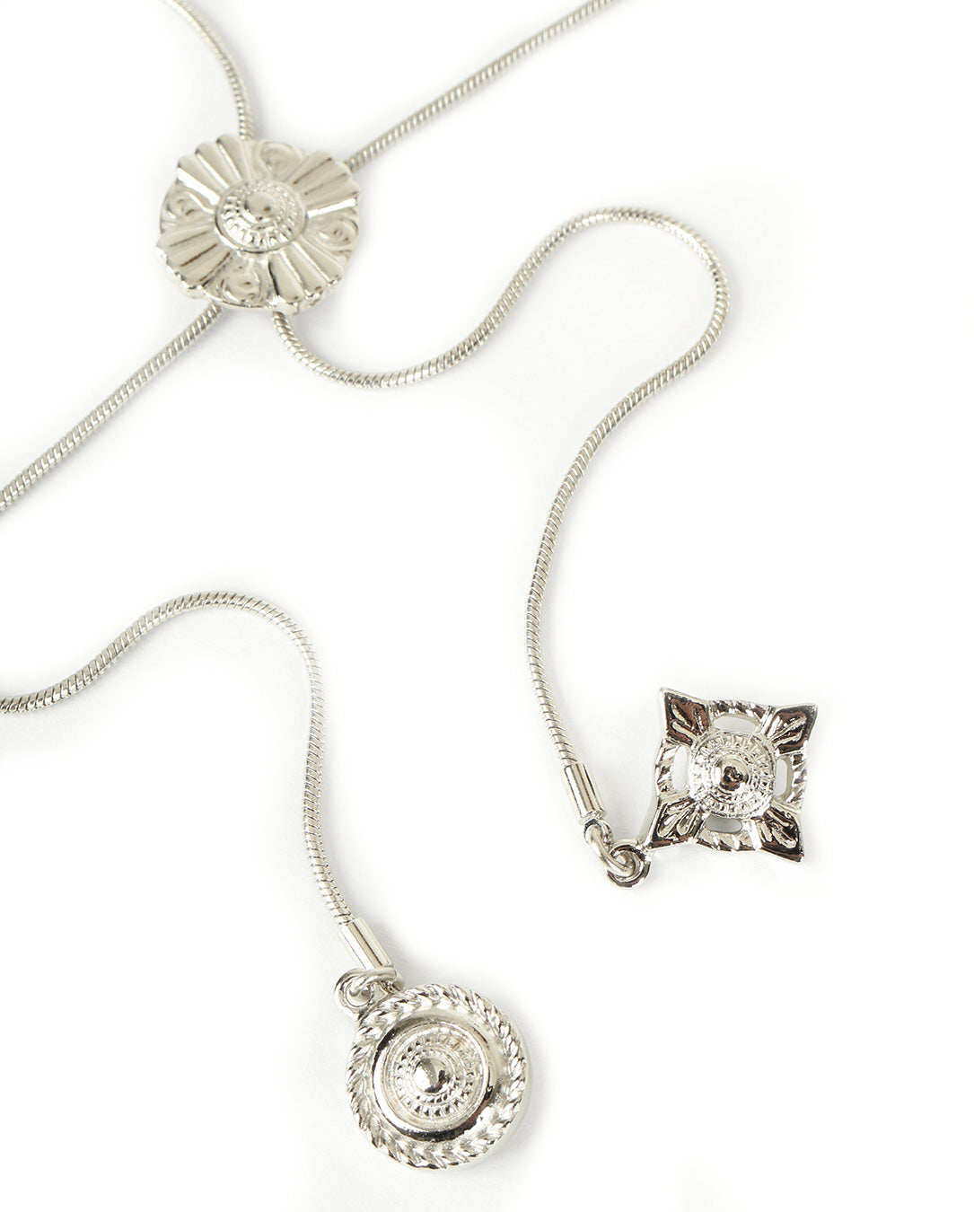 Metal Motif Loop Tie silver