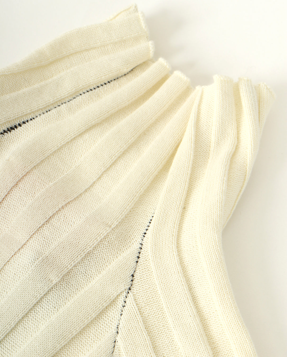 Cuff Fringe Knit off white