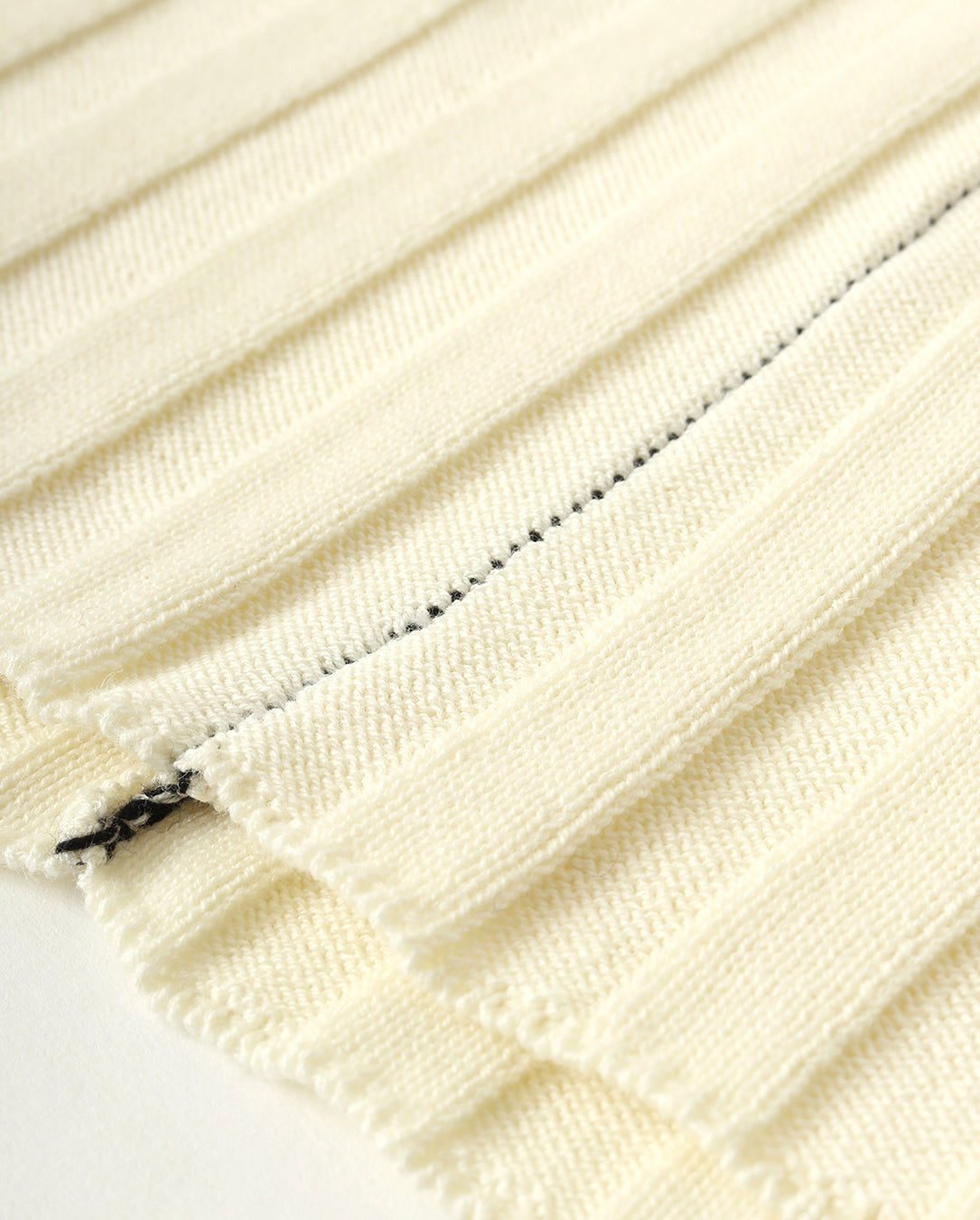 Cuff Fringe Knit off white