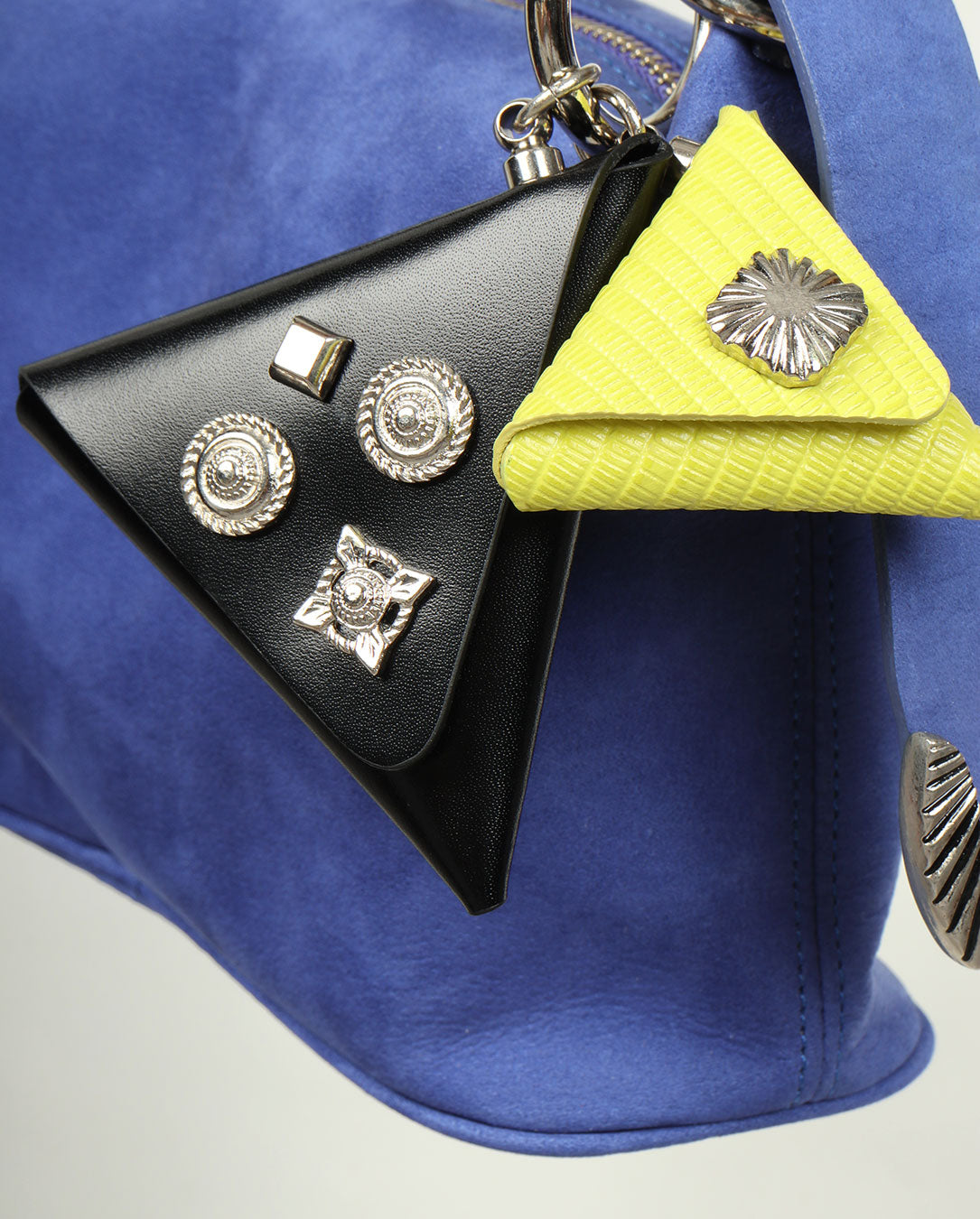 Triangle Charm VIVI black