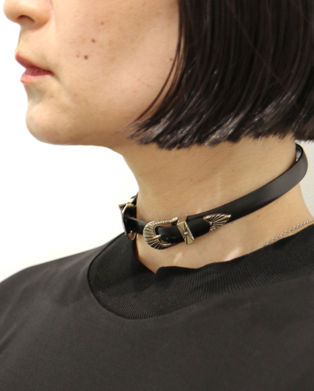 Double Buckle Leather Bangle black