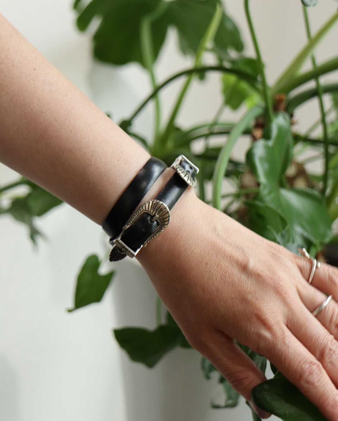Double Buckle Leather Bangle black